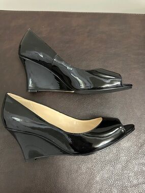 Sz 7.5 New Cole Haan Black Patent Peep Toe Wedge Heels.